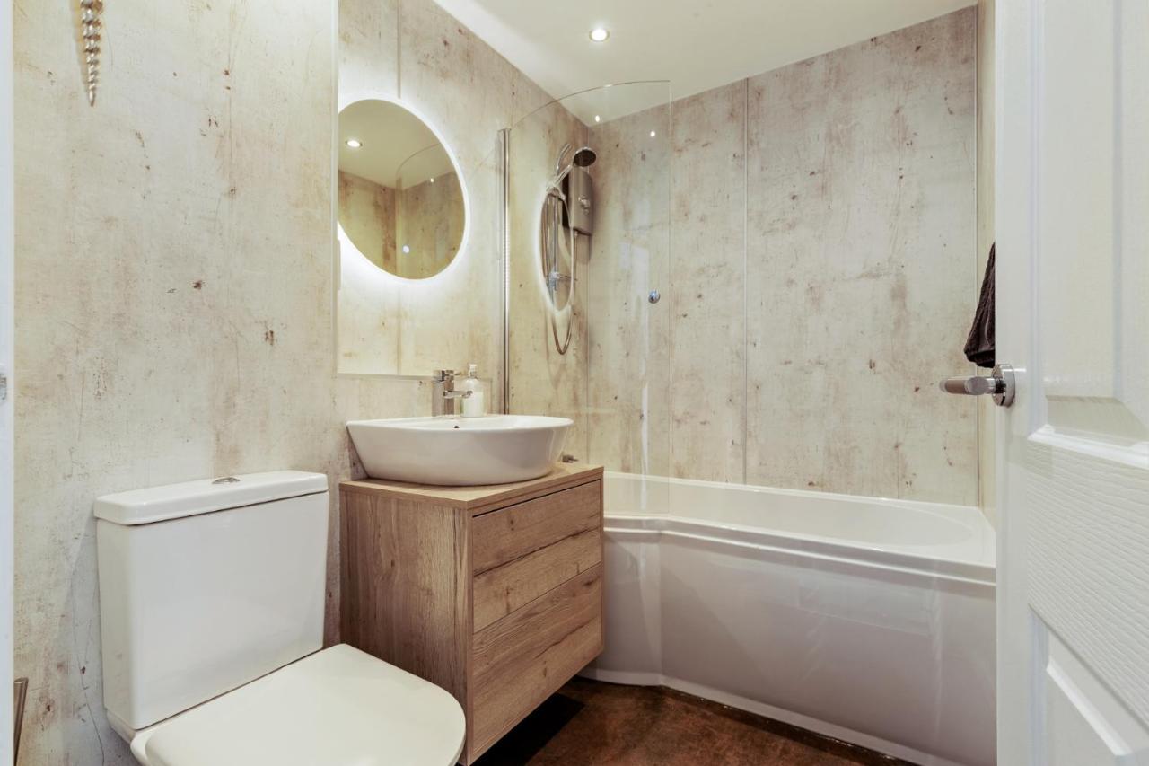 25 Coedrath Park - Sea Views From Balcony, Short Walk To Beach, Parking Saundersfoot Eksteriør bilde