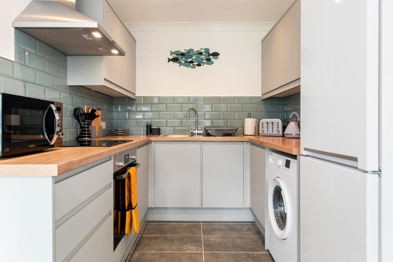 25 Coedrath Park - Sea Views From Balcony, Short Walk To Beach, Parking Saundersfoot Eksteriør bilde